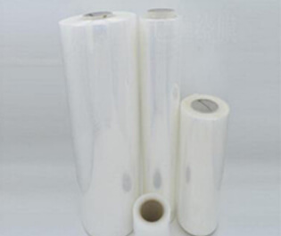 熱收縮膜用于各種產(chǎn)品的銷售和運輸，其主要作用是穩(wěn)固、遮蓋和保護產(chǎn)品。收縮膜必須具有較高的耐穿刺性，良好的收縮性和一定的收縮應力。在收縮過程中，薄膜不能產(chǎn)生孔洞。由于收縮膜經(jīng)常適用于室外，因此需要加入UV抗紫外線劑。